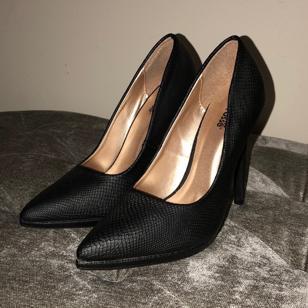 Black pointy toed heels